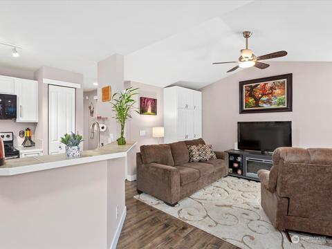 1009 112th St SE #E203, Everett, WA 98208 photo 3