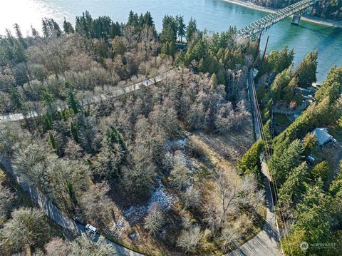 16327 Reitan Rd NE, Bainbridge Island, WA 98110