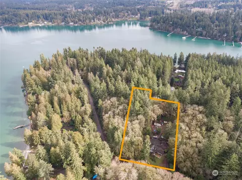 11986 Arrow Point Dr NE, Bainbridge Island, WA 98110