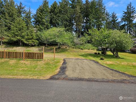 960 Discovery Ave SE, Ocean Shores, WA 98569