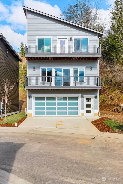 142 Blackfish Ct, Bremerton, WA 98310