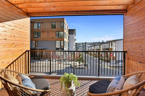 726 Hanami Ln NE, Bainbridge Island, WA 98110