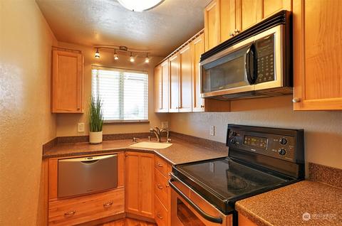 1302 Cascade Dr #6, Everett, WA 98203 photo 2