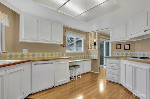 23921 Lake Dr W, Bothell, WA 98021 photo 16
