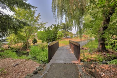 23921 Lake Dr W, Bothell, WA 98021 photo 40
