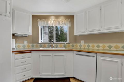 23921 Lake Dr W, Bothell, WA 98021 photo 17