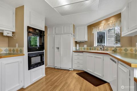 23921 Lake Dr W, Bothell, WA 98021 photo 15