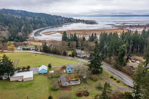 7765 Cultus Bay Rd, Clinton, WA 98236