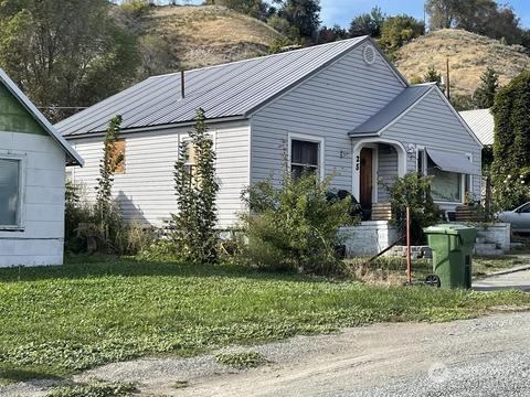 25 N Fir St, Omak, WA 98841