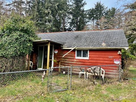 1227 Forrest St, Westport, WA 98595