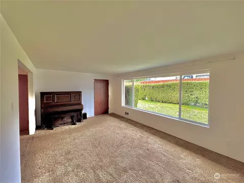 1302 Cascade Dr #1, Everett, WA 98203 photo 2