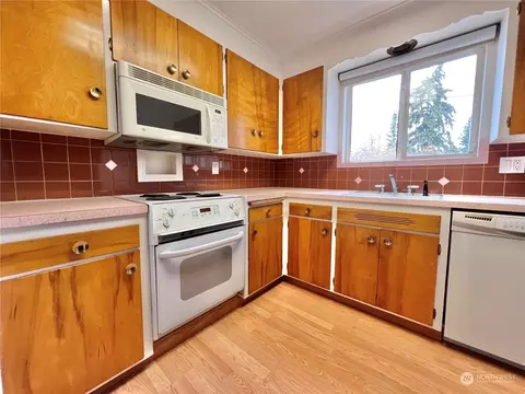1302 Cascade Dr #1, Everett, WA 98203 photo 5
