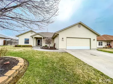 1981 Gemstone Dr, Walla Walla, WA 99362 photo 2