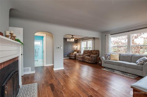 812 Thompson St, Sumner, WA 98390 photo 5