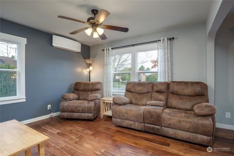 812 Thompson St, Sumner, WA 98390 photo 4