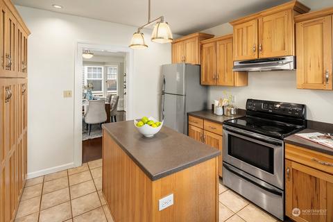 3825 Eastern Ave N, Seattle, WA 98103 photo 9