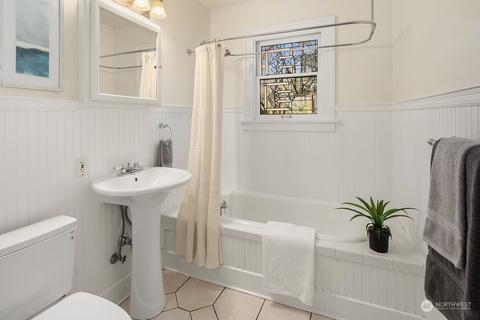 3825 Eastern Ave N, Seattle, WA 98103 photo 12