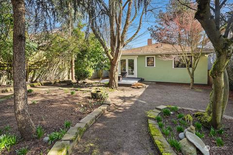 3825 Eastern Ave N, Seattle, WA 98103 photo 25