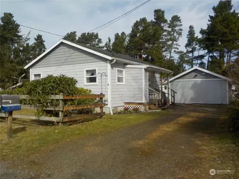 1415 199th Pl, Long Beach, WA 98631
