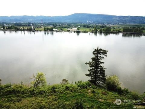 688 Columbia St, Cathlamet, WA 98612