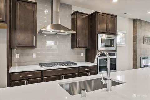 331 207th St SE, Bothell, WA 98012 photo 2