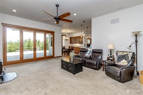 1402 Kinsman Ct E, Roy, WA 98580 photo 4