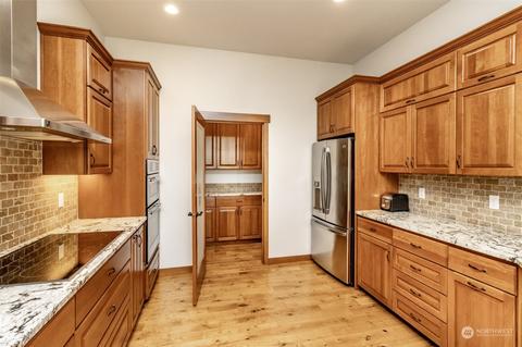 1402 Kinsman Ct E, Roy, WA 98580 photo 9
