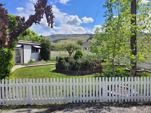 6 Too Our Rd, Okanogan, WA 98840