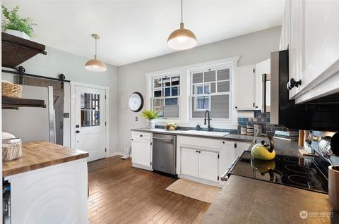 2010 E Cherry St, Seattle, WA 98122 photo 12