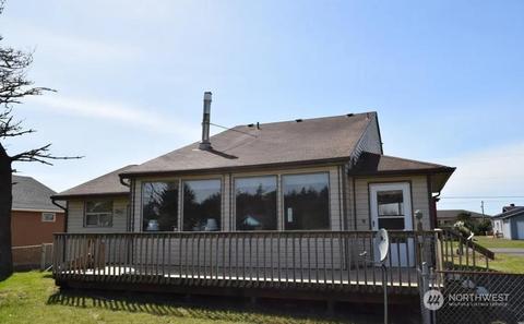 558 Canal Dr NE, Ocean Shores, WA 98569