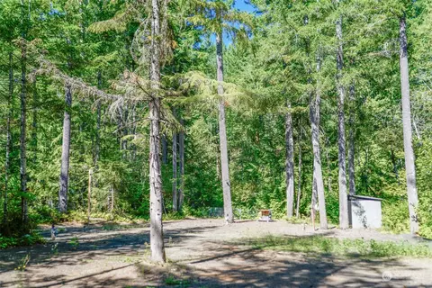 951 N Duckabush Dr N, Hoodsport, WA 98548