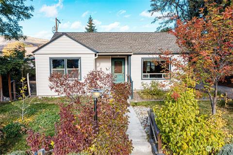 417 E Wapato St, Chelan, WA 98816 photo 1