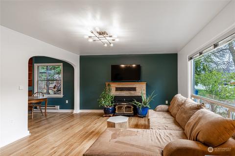 417 E Wapato St, Chelan, WA 98816 photo 3