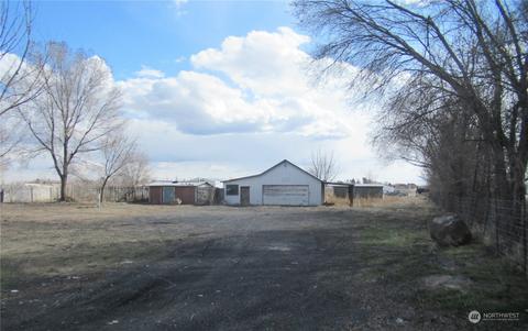 1215 Thomas Dr NE, Soap Lake, WA 98851