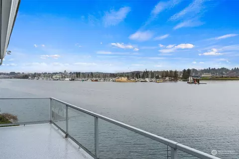 1801 E Bay Dr NE #E, Olympia, WA 98506