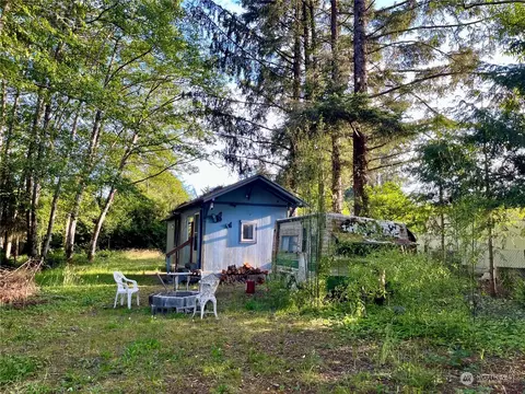1075 Pine St, North Cove, WA 98547