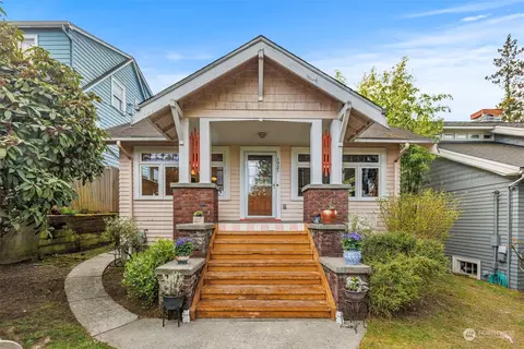 1921 E Lynn St, Seattle, WA 98112 photo 1