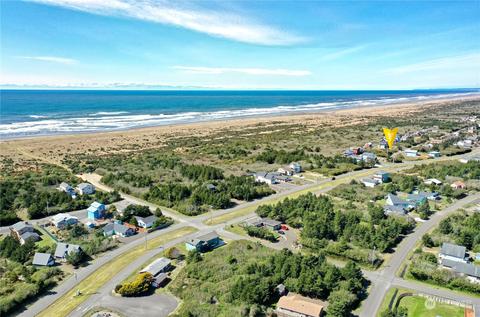 583 Sand Dune Ave SW, Ocean Shores, WA 98569