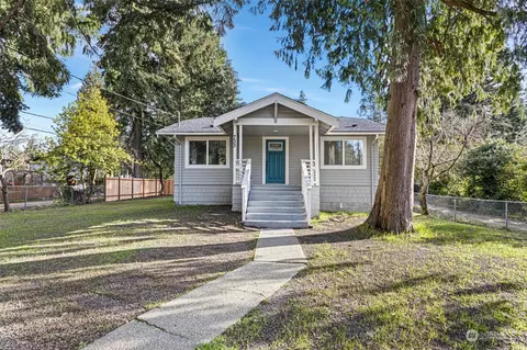 733 N 184th St, Shoreline, WA 98133