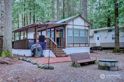 115 Riverside Dr, Deming, WA 98244