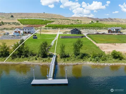 481 Hidden Ln, Chelan, WA 98816