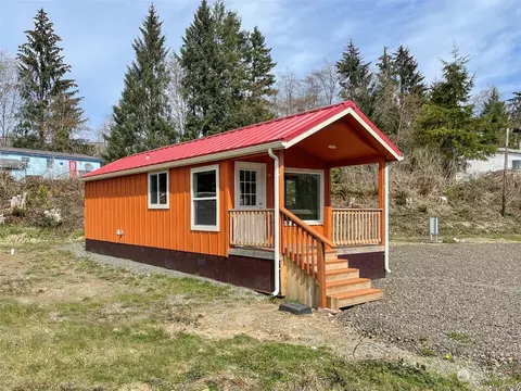 142 Funk Ballard Aly, Sekiu, WA 98381