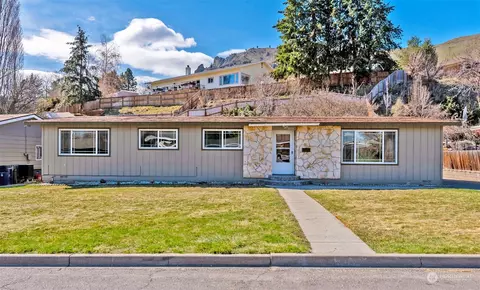 1016 Vista Pl, Wenatchee, WA 98801