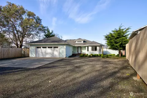 427 Lake View Loop NE, Ocean Shores, WA 98569