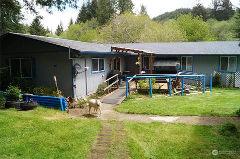 743 Us Highway 101 S, Cosmopolis, WA 98537