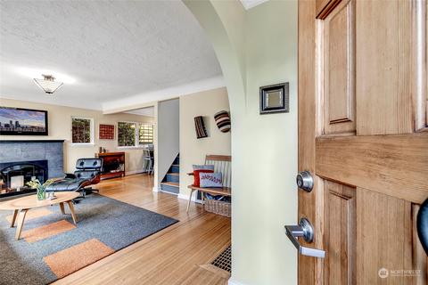 2419 Everett Ave E, Seattle, WA 98102 photo 3
