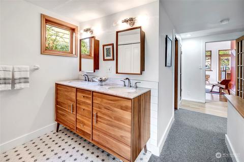 2419 Everett Ave E, Seattle, WA 98102 photo 22