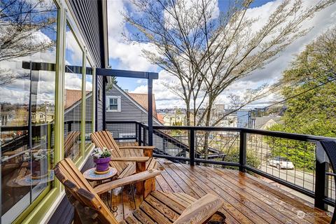 2419 Everett Ave E, Seattle, WA 98102 photo 2