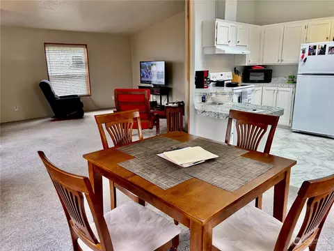 644 N 7th Ave, Sequim, WA 98382 photo 4