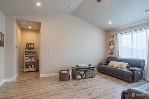 1335 E Mt Adams, Othello, WA 99344 photo 9